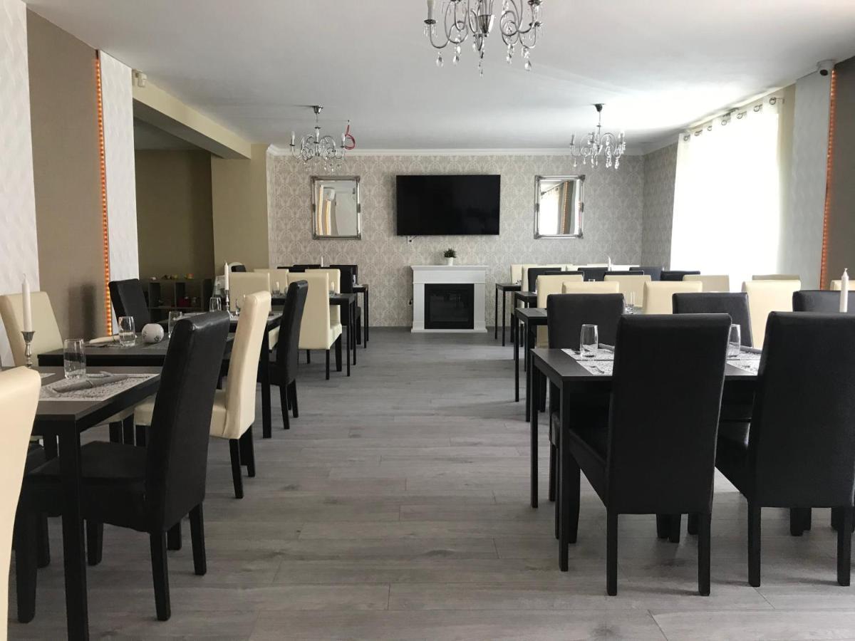 Libra Hotel Veresegyház Extérieur photo