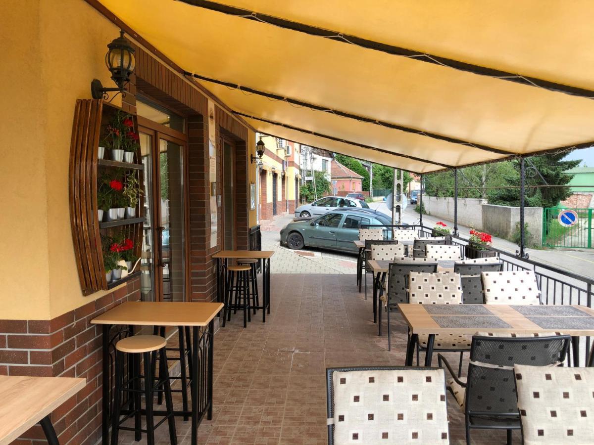 Libra Hotel Veresegyház Extérieur photo