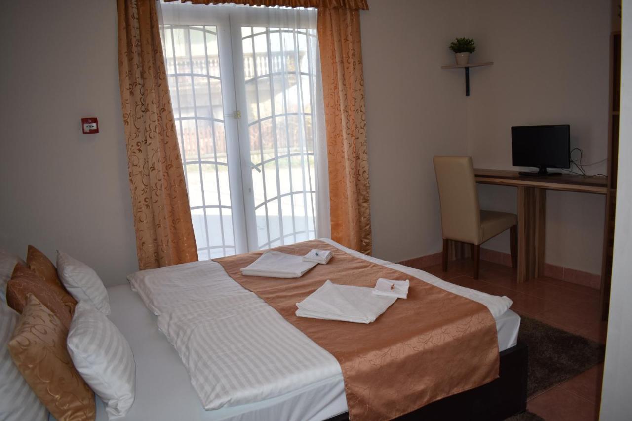 Libra Hotel Veresegyház Extérieur photo