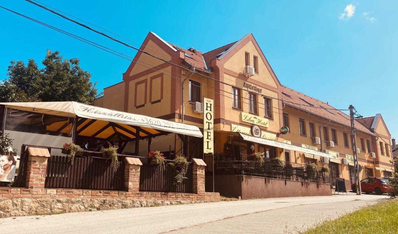 Libra Hotel Veresegyház Extérieur photo