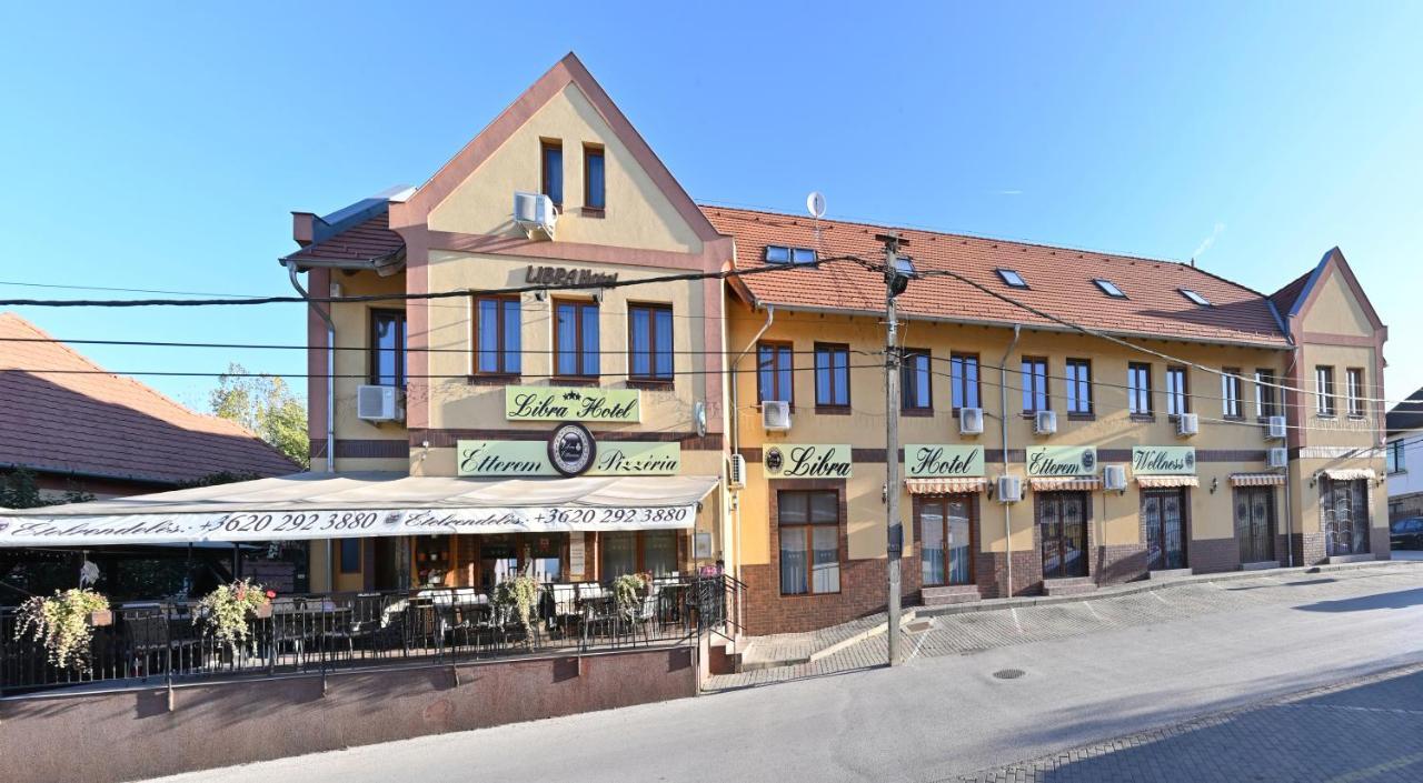 Libra Hotel Veresegyház Extérieur photo