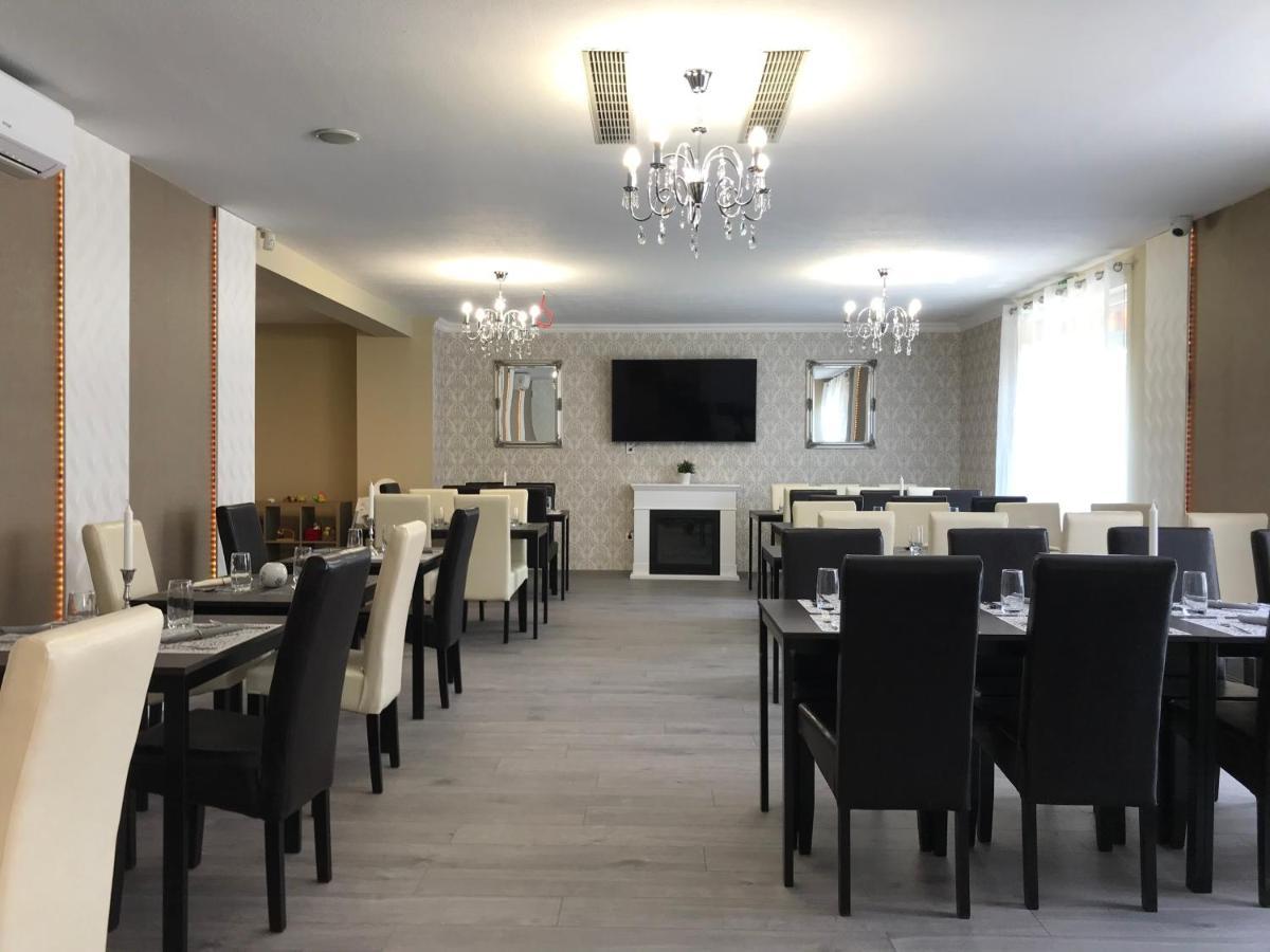 Libra Hotel Veresegyház Extérieur photo