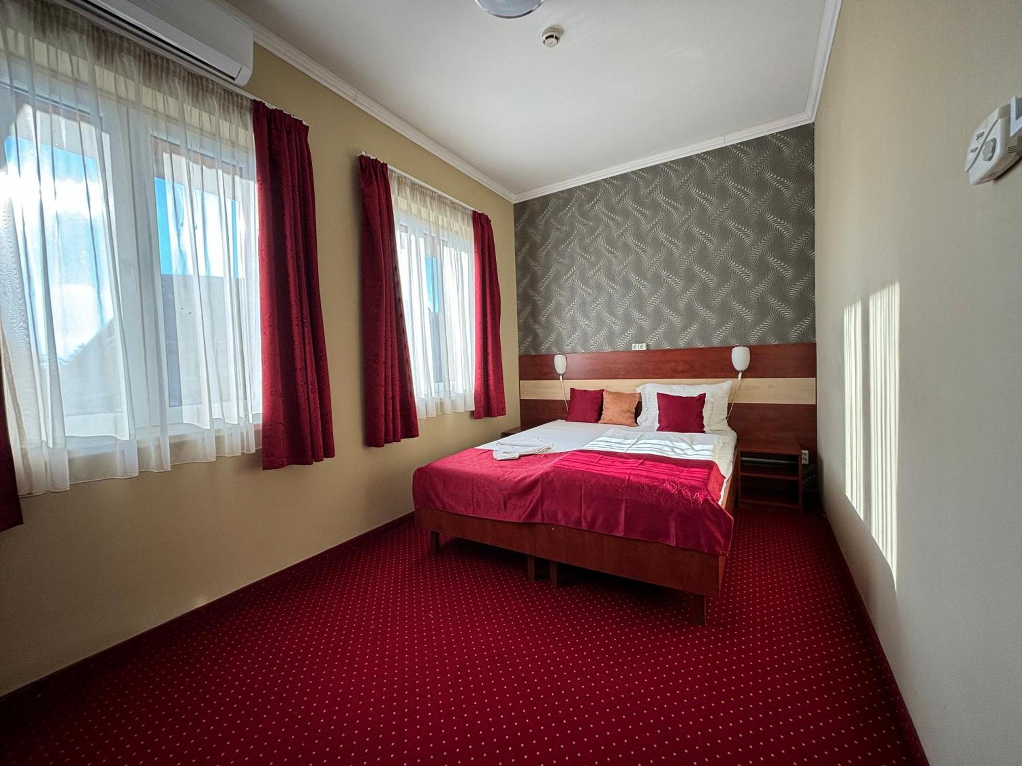 Libra Hotel Veresegyház Extérieur photo