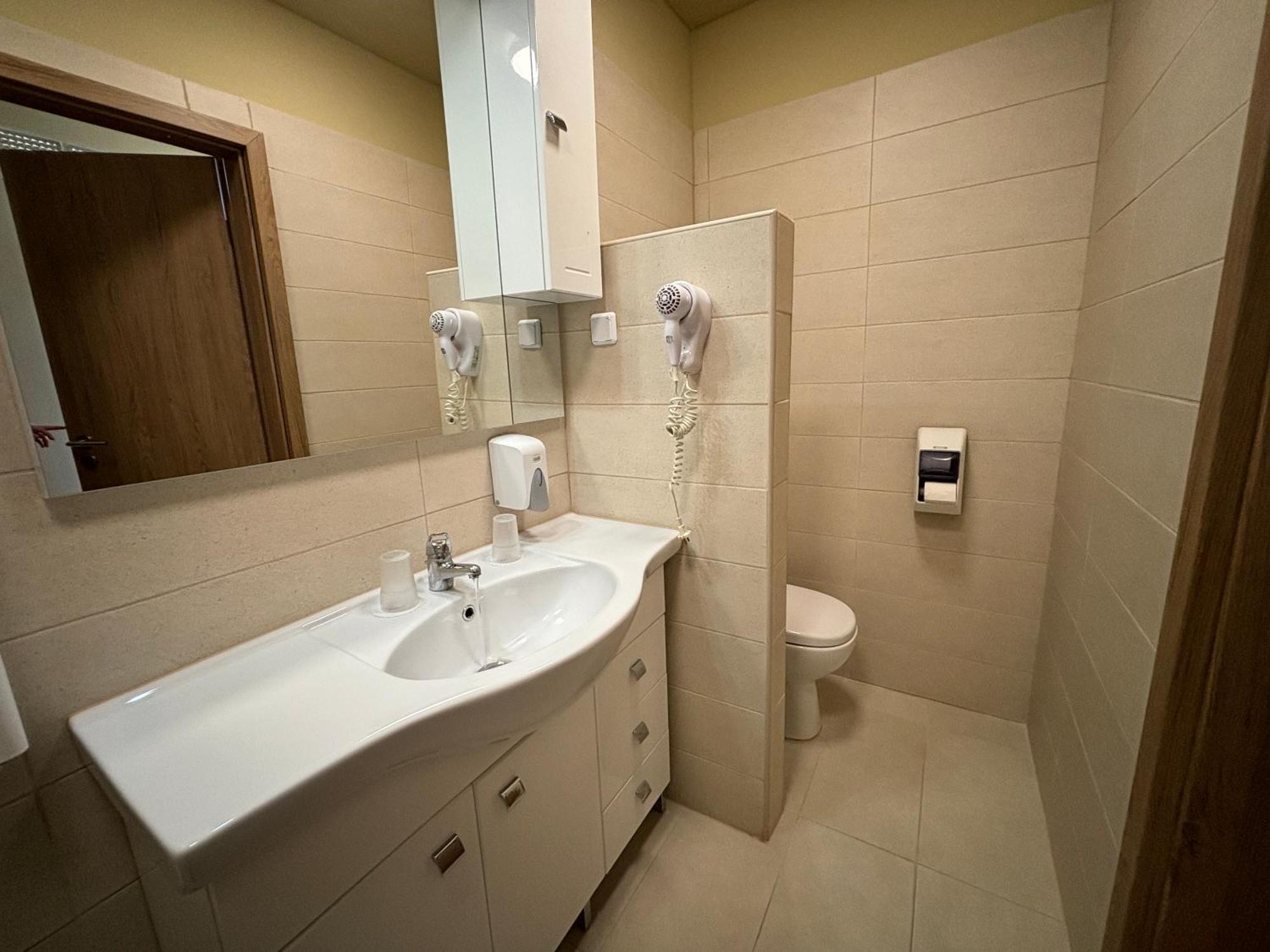 Libra Hotel Veresegyház Extérieur photo