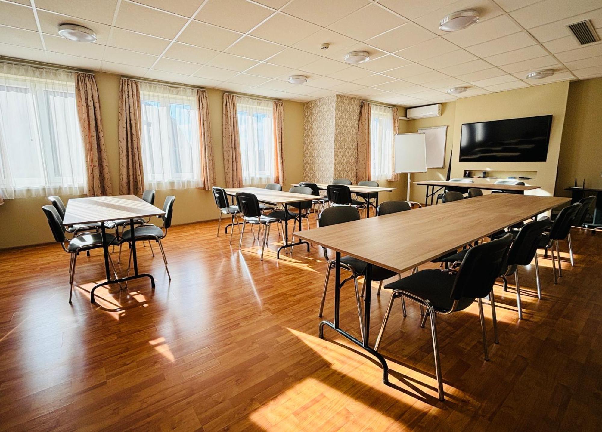 Libra Hotel Veresegyház Extérieur photo