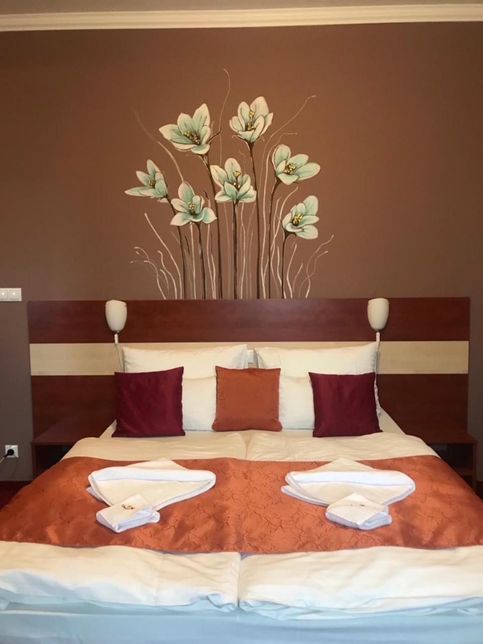 Libra Hotel Veresegyház Extérieur photo