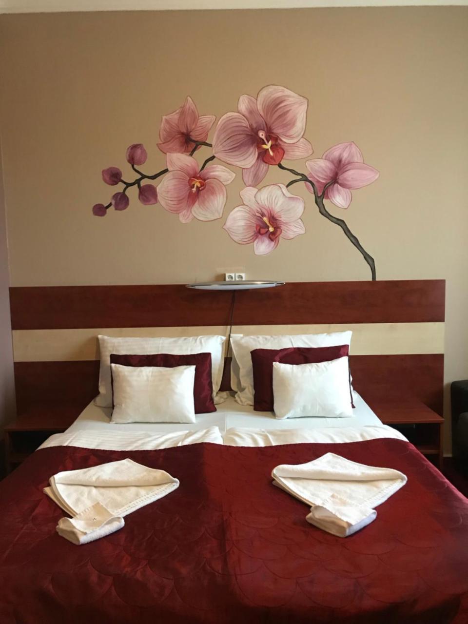 Libra Hotel Veresegyház Extérieur photo